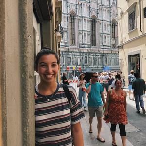 Meet your Posher, Alexis